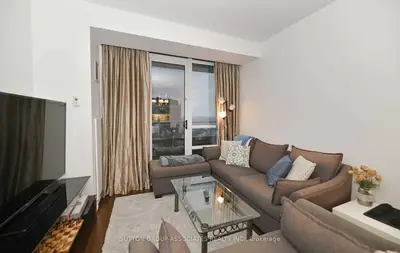 500 St. Clair Avenue W 1807, Toronto, On M6c 1a8