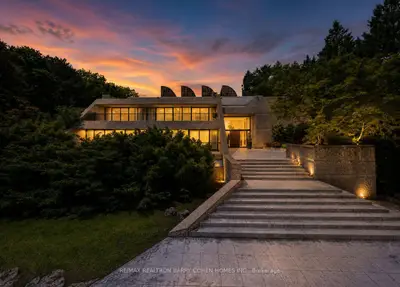 30 High Point Road, Toronto, On M3c 2r3