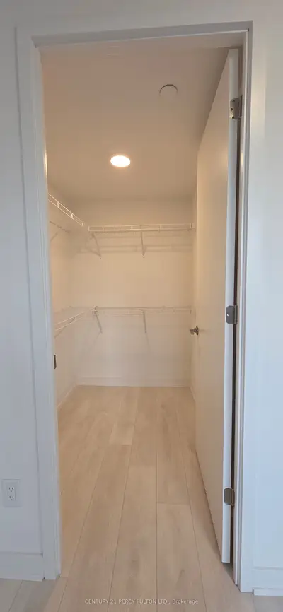 8 Tippett Road 309, Toronto, On M3h 0e7