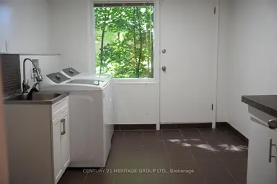 17 Hi Mount Drive Bsmt, Toronto, On M2k 1x3