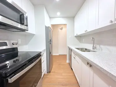 300 St Clair Avenue W 506, Toronto, On M4v 1s4