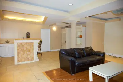2b Debell Lane, Toronto, On M2m 3z4