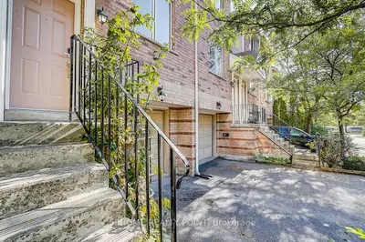 8d Leaside Park Drive Upper, Toronto, On M4h 1r3