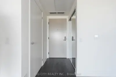 25 Frederick Todd Way 1808, Toronto, On M4g 0c9
