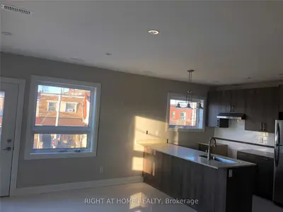 31 Alma Avenue 4, Toronto, On M6j 1n2