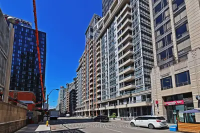 250 Wellington Street W Ph31, Toronto, On M5v 3p6