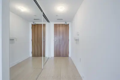 85 Queens Wharf Road 902, Toronto, On M5v 0j9
