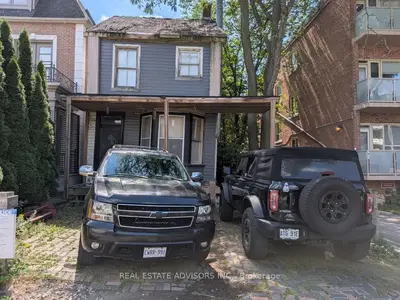 29 Thelma Avenue, Toronto, On M4v 1x8