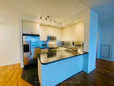 628 Fleet Street 912, Toronto, On M5v 1a8