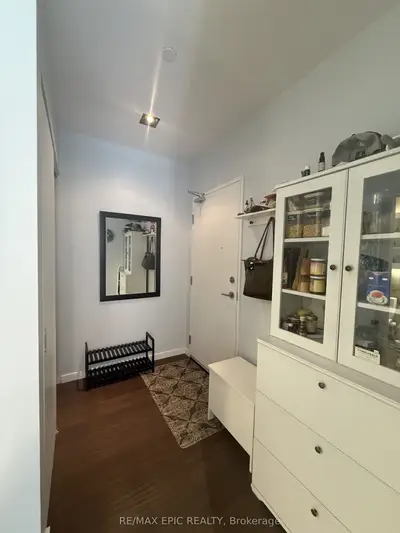 32 Trolley Crescent 305, Toronto, On M5a 0e9