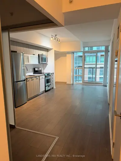 68 Abell Street 823, Toronto, On M6j 0b1