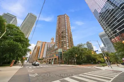 44 St Joseph Street 702, Toronto, On M4y 2w4