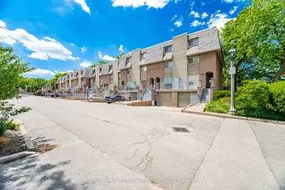 16 Dutch Myrtle Way, Toronto, On M3b 3k8