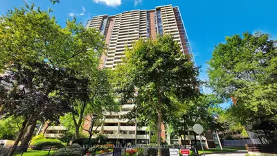 40 Homewood Avenue 2216, Toronto, On M4y 2k2