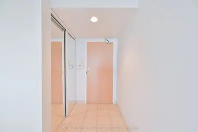 5 Kenneth Avenue 1702, Toronto, On M2n 6m7