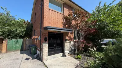 702 Sheppard Ave E Avenue E, Toronto, On M2k 1b7