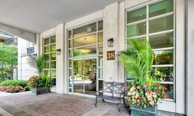 38 William Carson Crescent 810, Toronto, On M2p 2a1