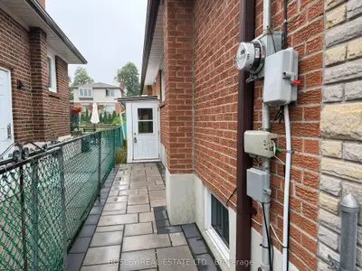 63 Ernest Avenue Lower, Toronto, On M2j 3t4