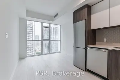 30 Ordnance Street 2004, Toronto, On M6k 1a2