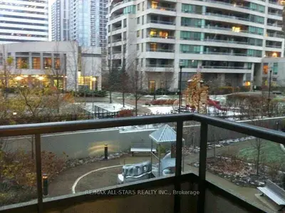 35 Hollywood Avenue 210, Toronto, On M2n 0a9