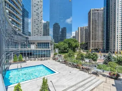 208 Sw Queens Quay W 2111, Toronto, On M5j 2y5