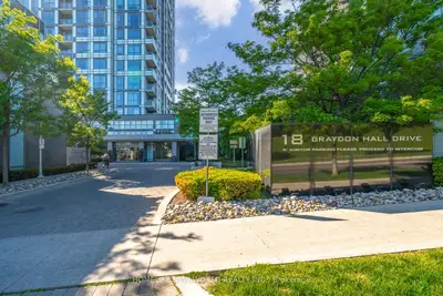 18 Graydon Hall Drive 809, Toronto, On M3a 0a4