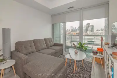 1 Edgewater Drive 823, Toronto, On M5a 0l1