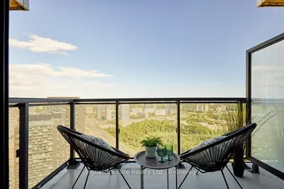 30 Inn On The Park Drive 4207, Toronto, On M3c 0p7