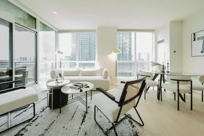 16 Yonge Street 3211, Toronto, On M5e 2a1