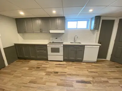 11 Pindar Crescent Lower, Toronto, On M2j 3l3