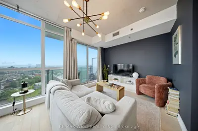 20 Minowan Miikan Lane 1810, Toronto, On M6j 0e5