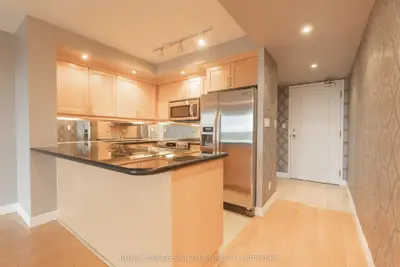 900 Mount Pleasant Road 1208, Toronto, On M4p 3j9