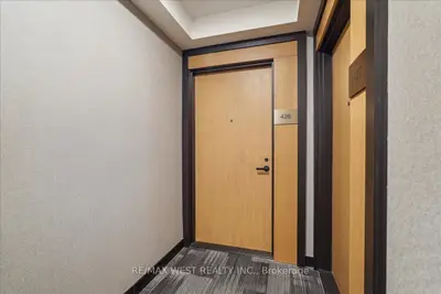 8 Tippett Road 426, Toronto, On M3h 0e7