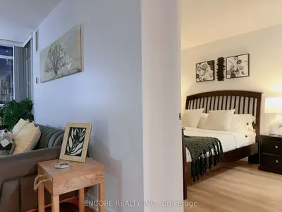 25 Capreol Court 706, Toronto, On M5v 3z7