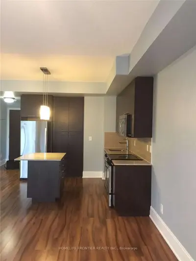 70 Roehampton Avenue 412, Toronto, On M4p 1r2