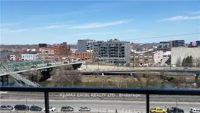 32 Trolley Crescent 722, Toronto, On M5a 0e8