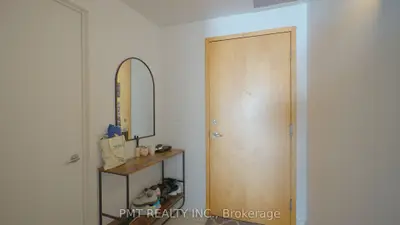700 King Street W 208, Toronto, On M5v 2y6