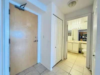 212 Eglinton Avenue E 1802, Toronto, On M4p 0a3