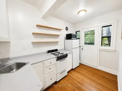 108 Admiral Road 5, Toronto, On M5r 2l6