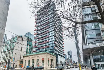 215 Queen Street W 1708, Toronto, On M5v 0p5