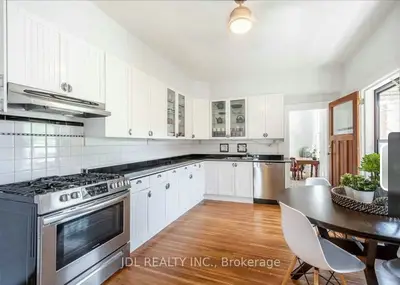 137 Denison Ave Avenue Suite Aa 2nd Floor, Toronto, On M5t 2n2