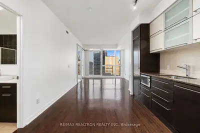 770 Bay Street 1402, Toronto, On M5g 1n6