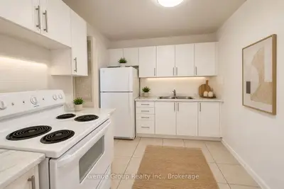 120 Shelborne Avenue 704, Toronto, On M6b 2m7