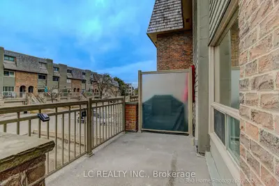 70 Dutch Myrtle Way, Toronto, On M3b 3k8