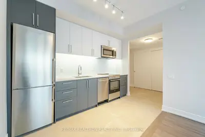 2525 Bathurst Street 410, Toronto, On M6b 2y9