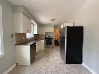 23 Linelle Street Main, Toronto, On M2n 2j4
