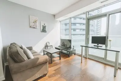 12 York Street 3301, Toronto, On M5j 2z2