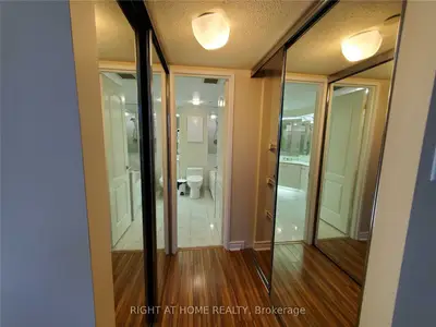 38 Elm Street 1109, Toronto, On M5g 2k5