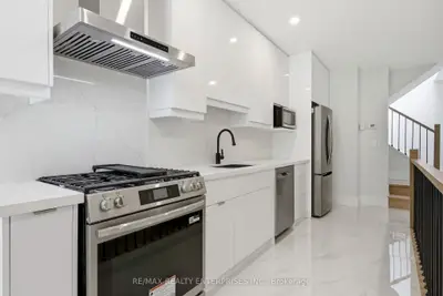 21 Belmont Street S 2, Toronto, On M5r 1p9