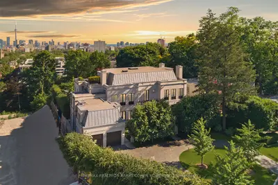 17 Ardwold Gate, Toronto, On M5r 2w1